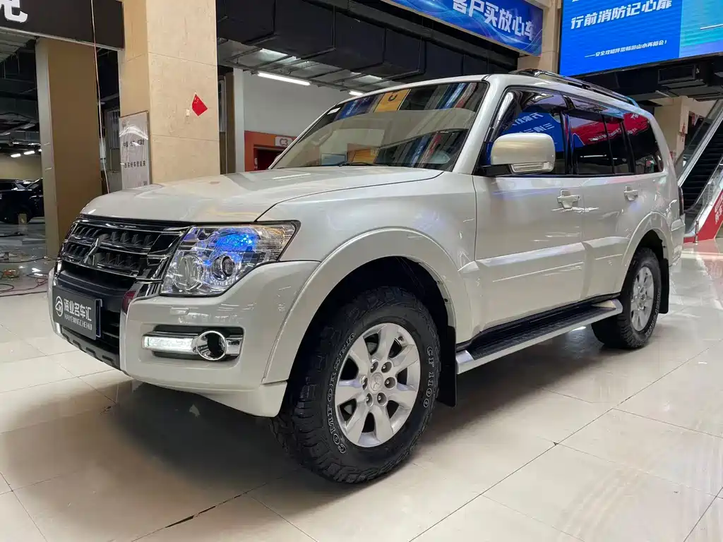 Mitsubishi Pajero (Import)
