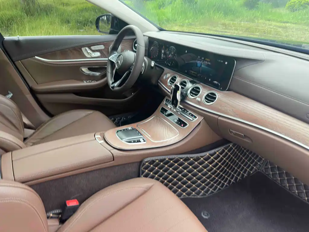 Mercedes-Benz E-Class — миниатюра 15