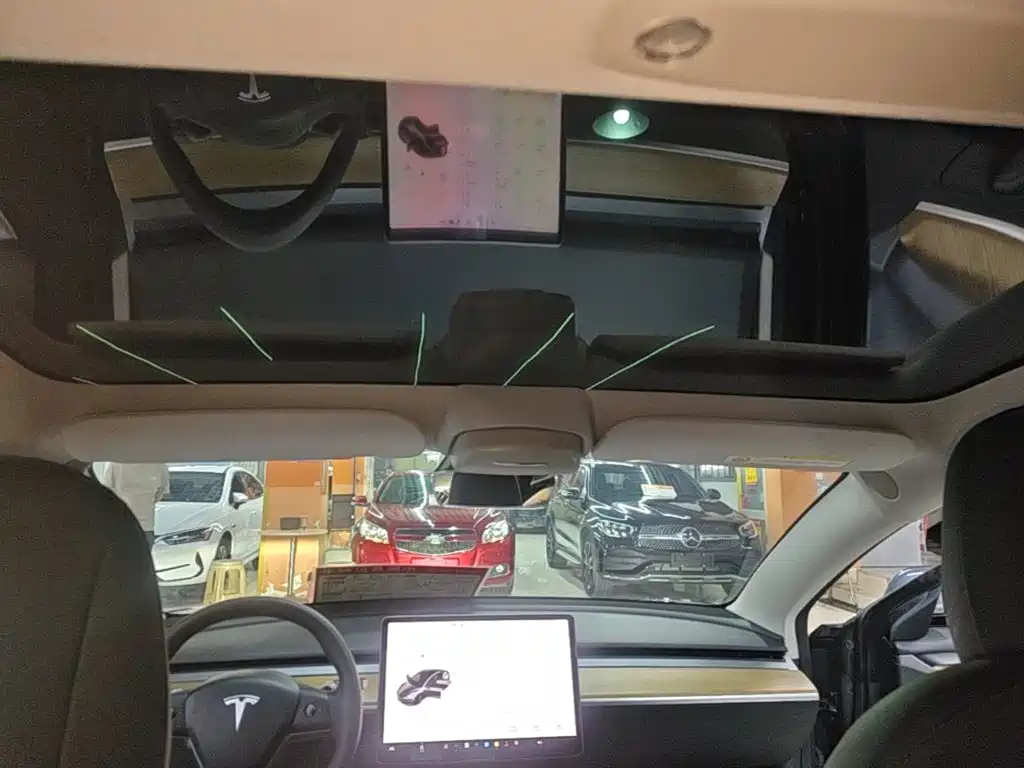 Tesla Model 3 — миниатюра 18