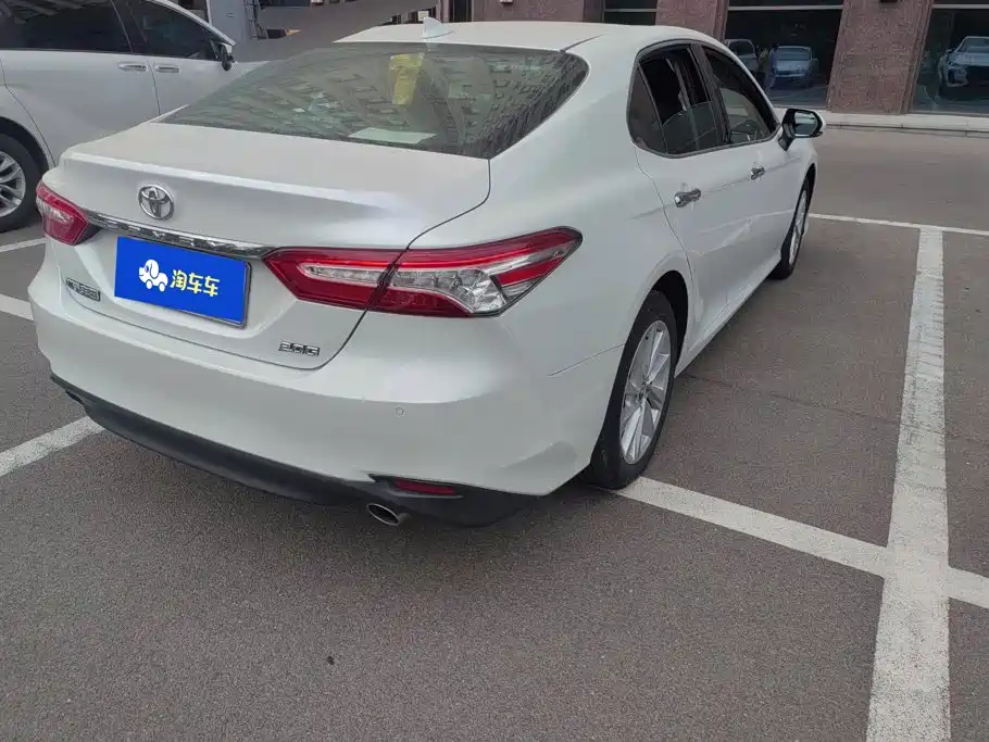 Toyota Camry — миниатюра 3