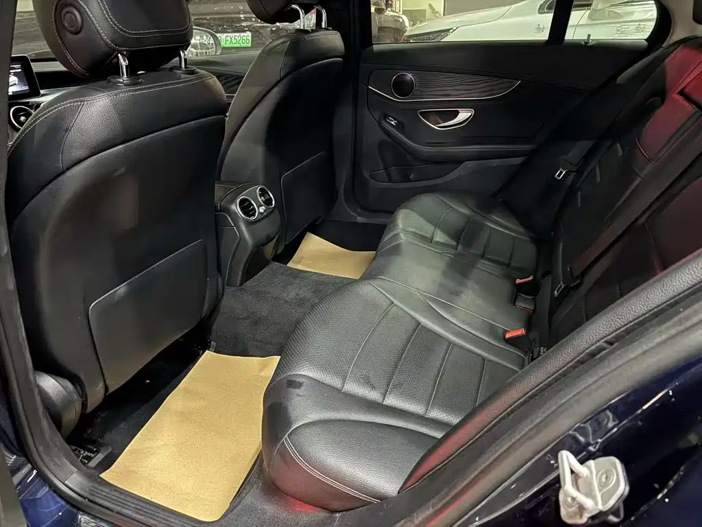 Mercedes-Benz C-Class — миниатюра 6
