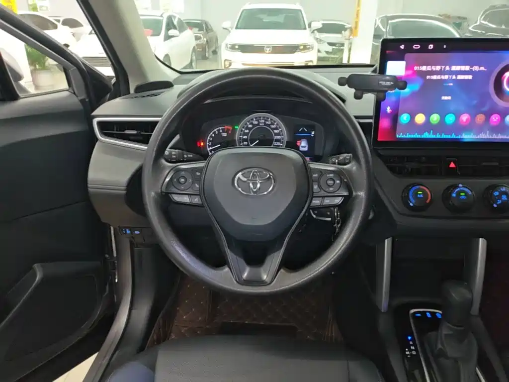 Toyota Corolla Cross — миниатюра 11