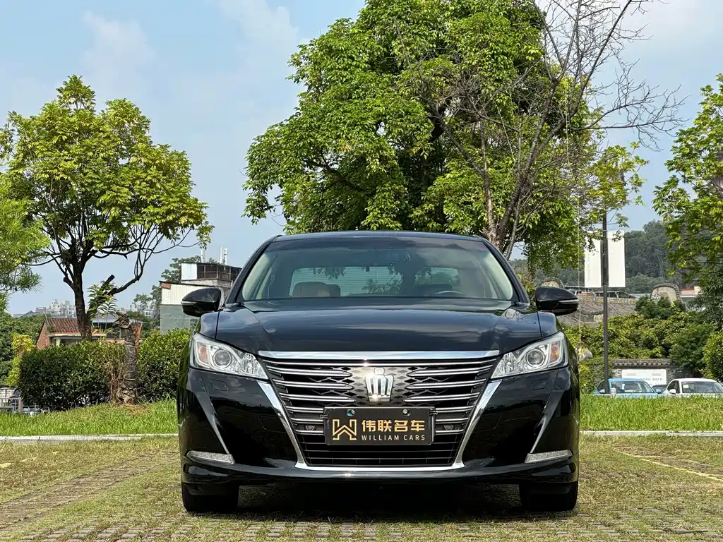 Toyota Crown — миниатюра 2