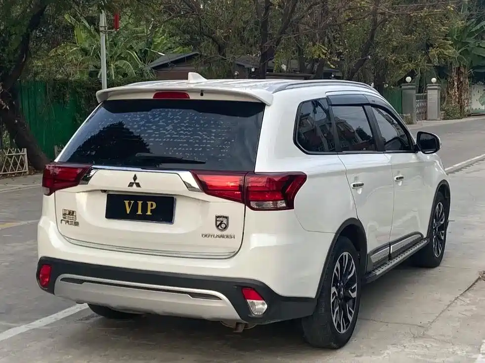 Mitsubishi Outlander — миниатюра 8