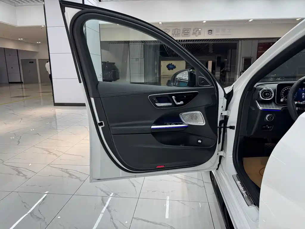 Mercedes-Benz C-Class — миниатюра 10