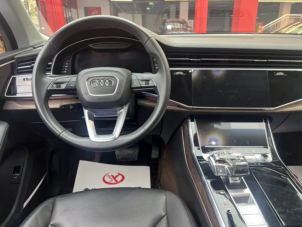 Audi Q7 2023 55 TFSI quattro S line Sport