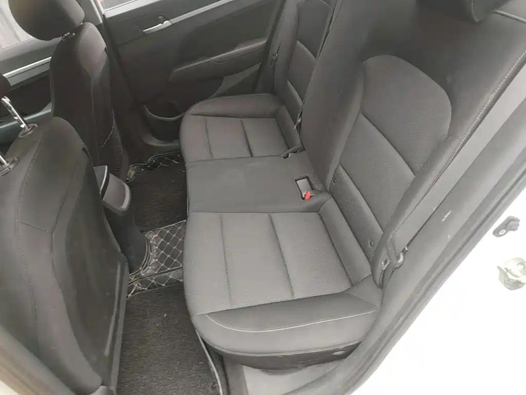 Hyundai Elantra — миниатюра 17