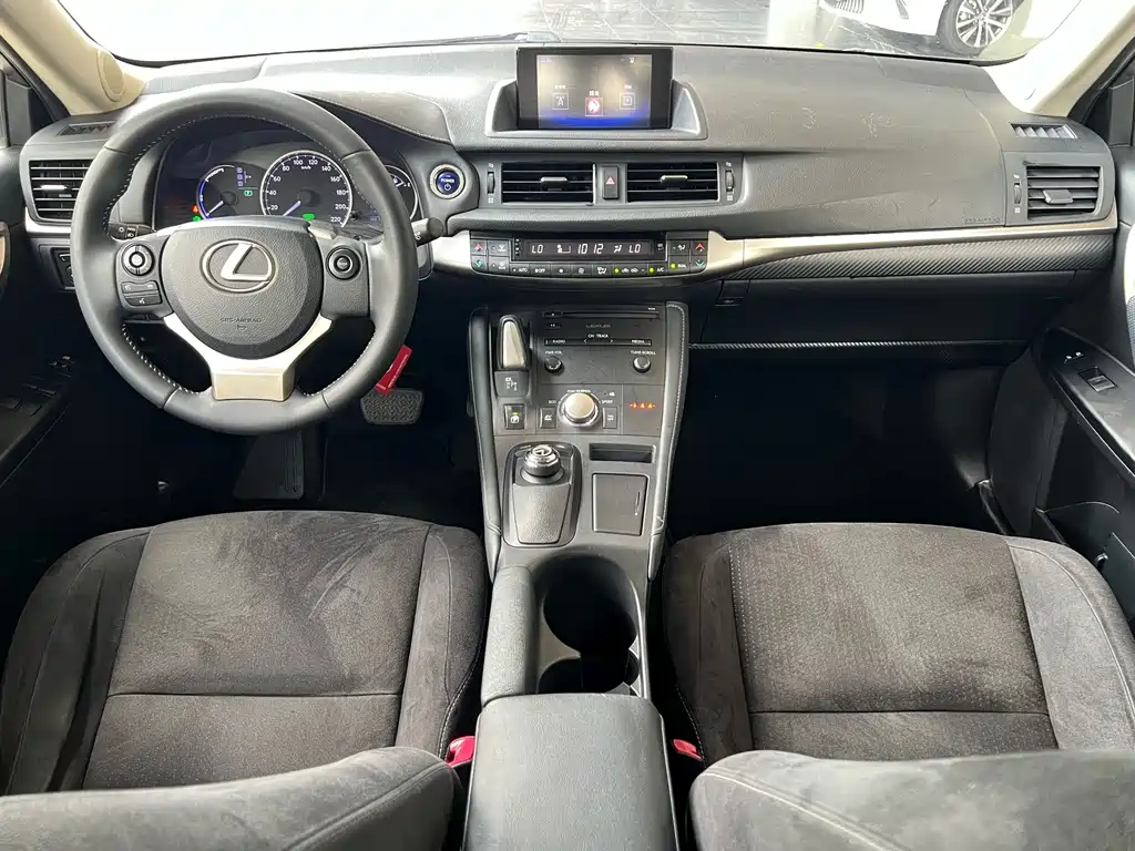 Lexus CT — миниатюра 6