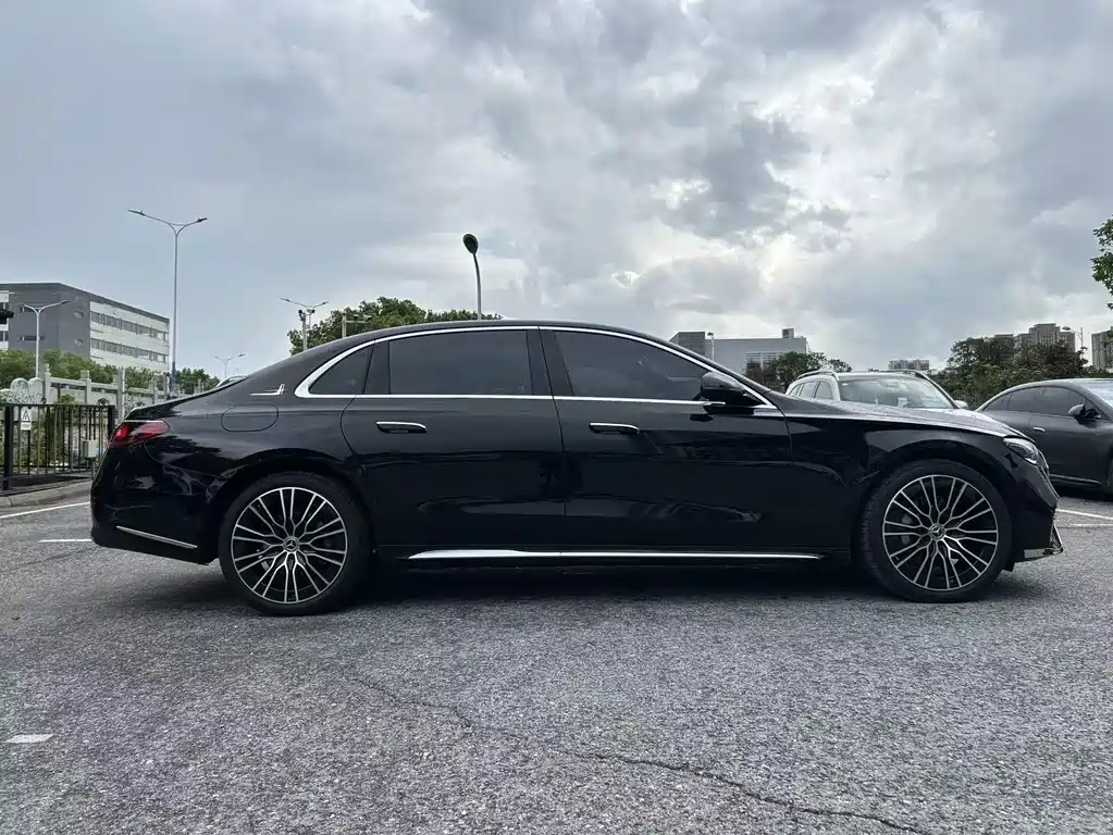 Mercedes-Benz E-Class — миниатюра 4