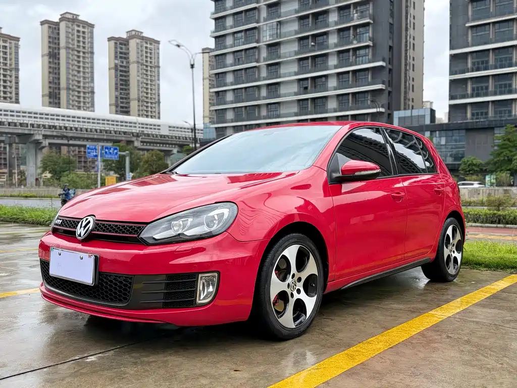 Купить Volkswagen Golf GTI