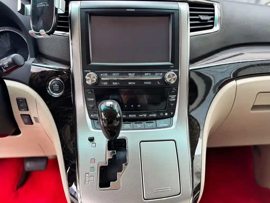Toyota Alphard — миниатюра 14