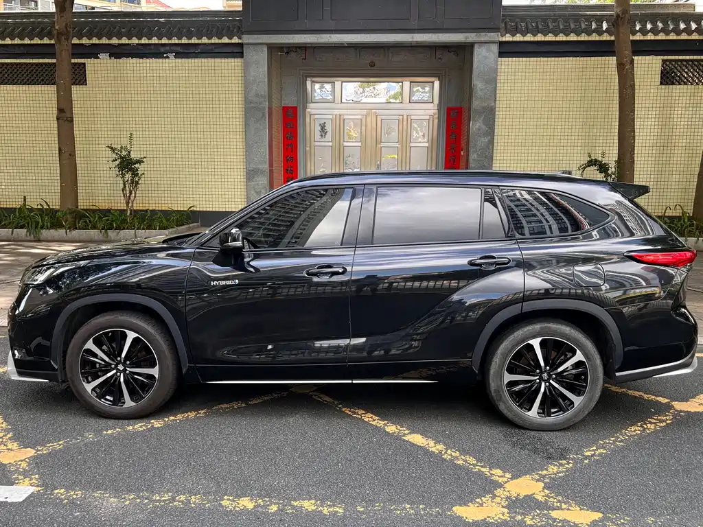 Toyota Crown Kluger 2022 2.5L HEV Luxury