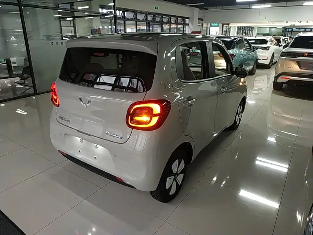 Wuling MINIEV — миниатюра 7