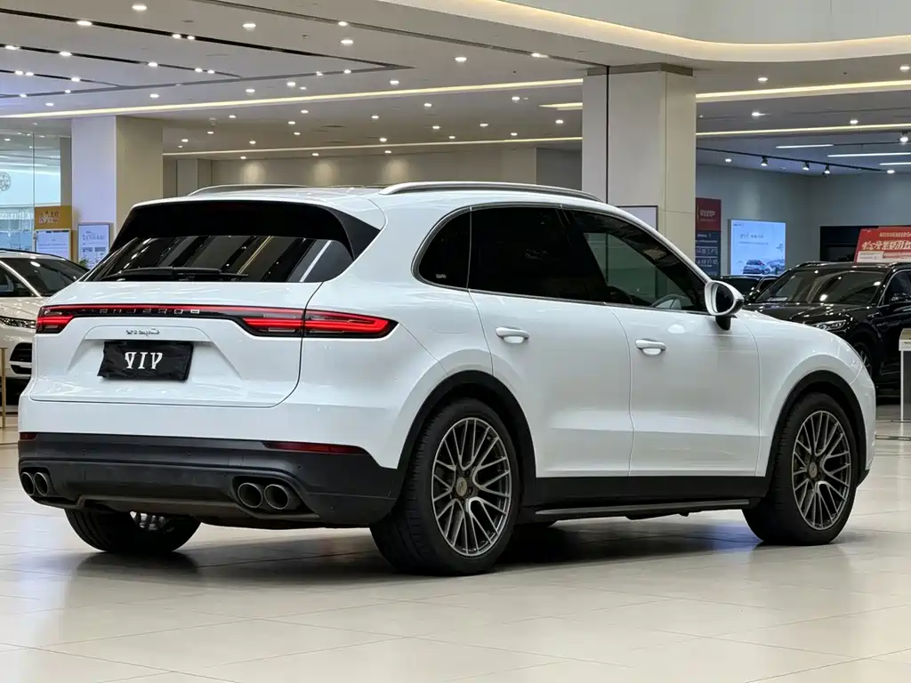 Porsche Cayenne — миниатюра 9