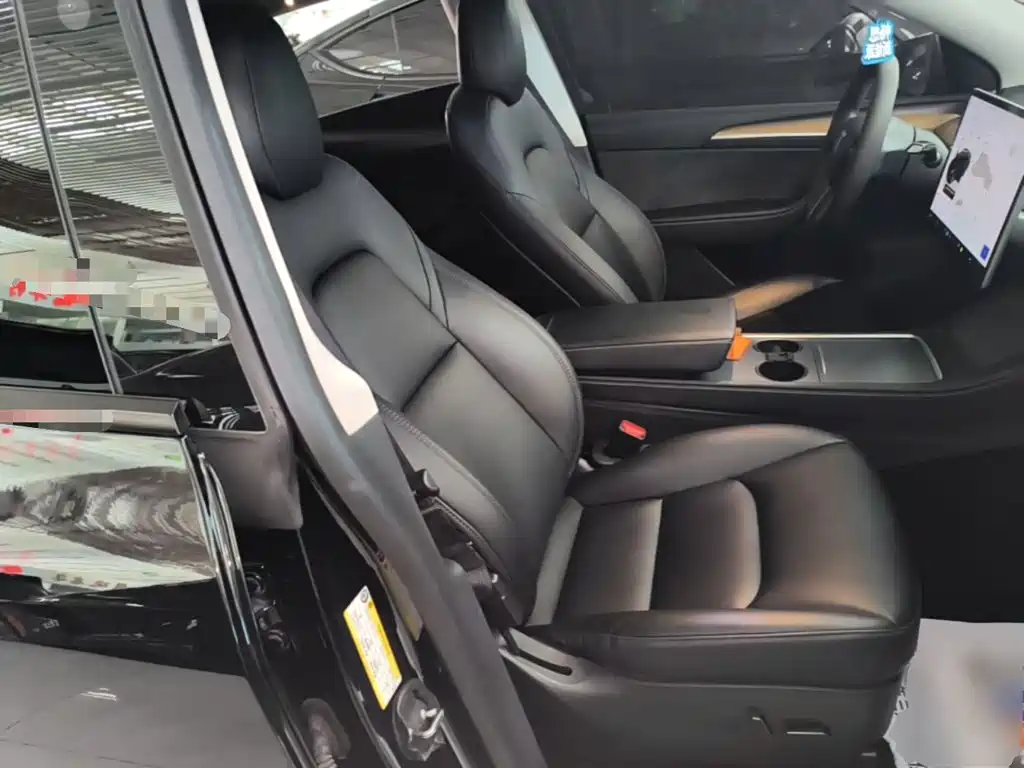 Tesla Model Y — миниатюра 25