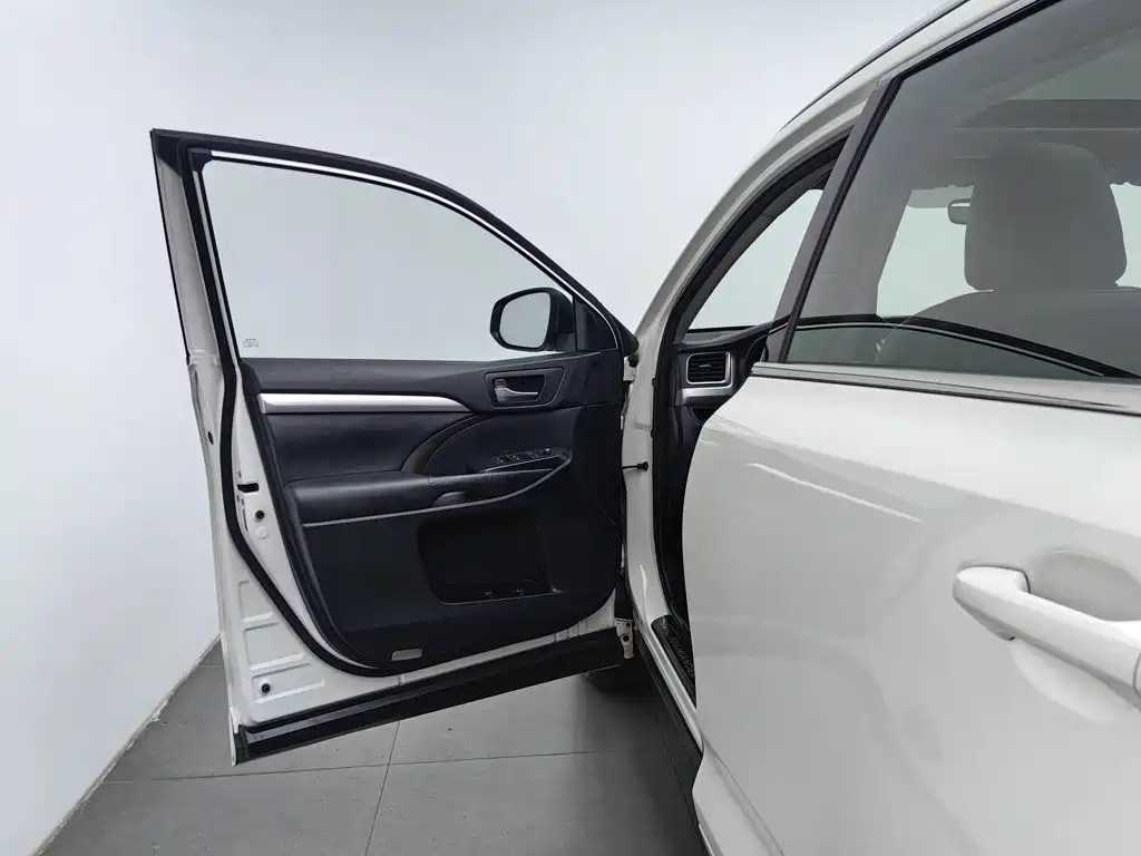 Toyota Highlander — миниатюра 8