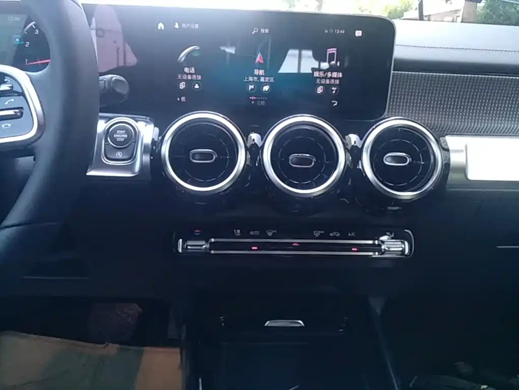 Mercedes-Benz GLB — миниатюра 13