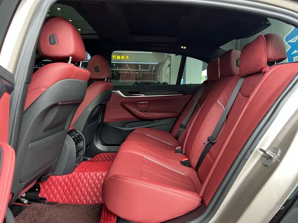 BMW 5 Series — миниатюра 8