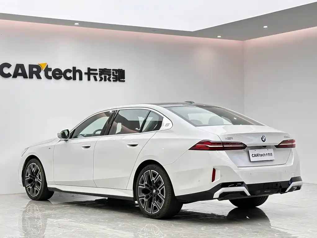 BMW 5 Series — миниатюра 3