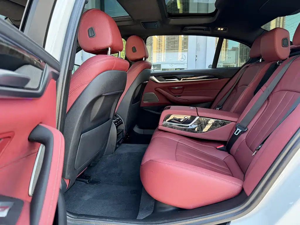 BMW 5 Series — миниатюра 8