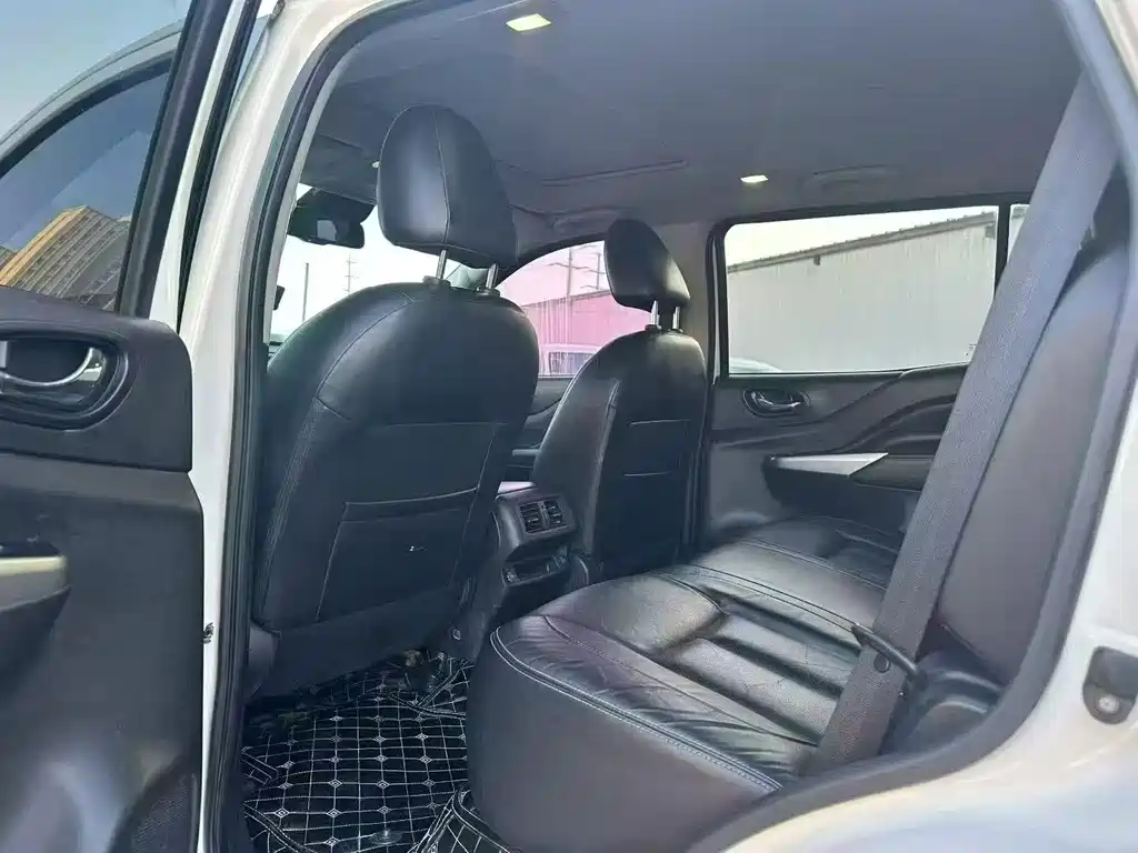 Nissan Terra — миниатюра 6