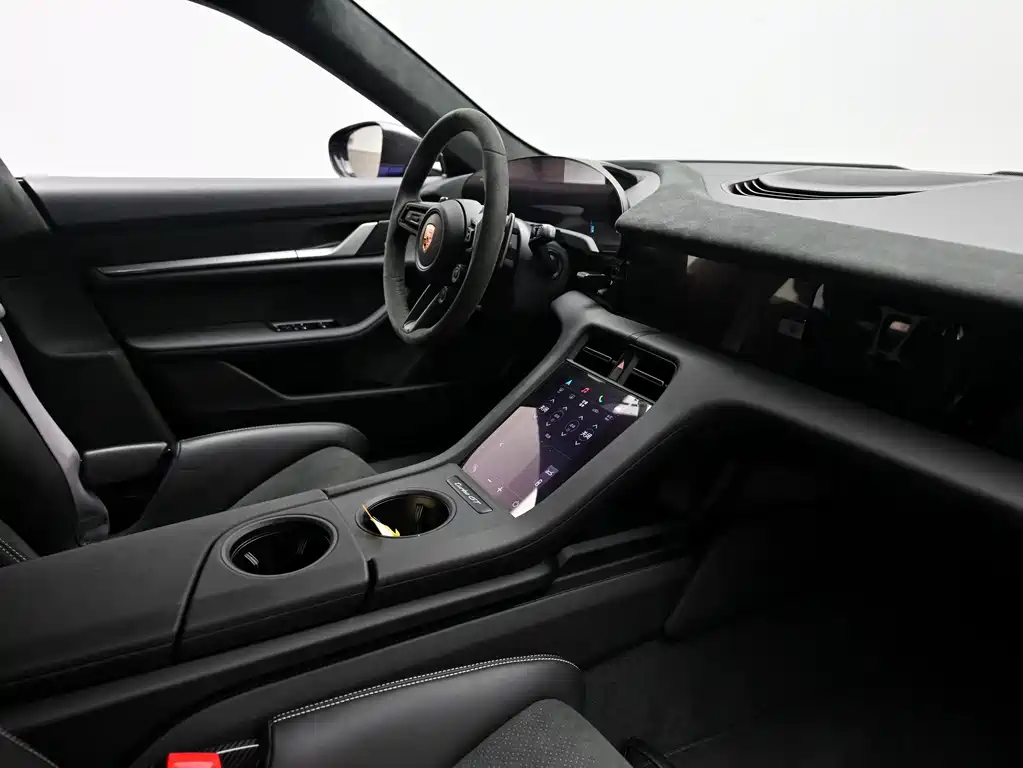 Porsche Taycan — миниатюра 13