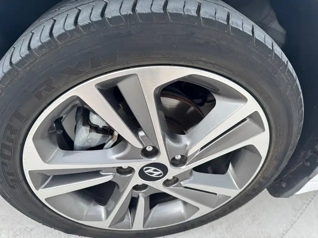 Hyundai Elantra — миниатюра 14