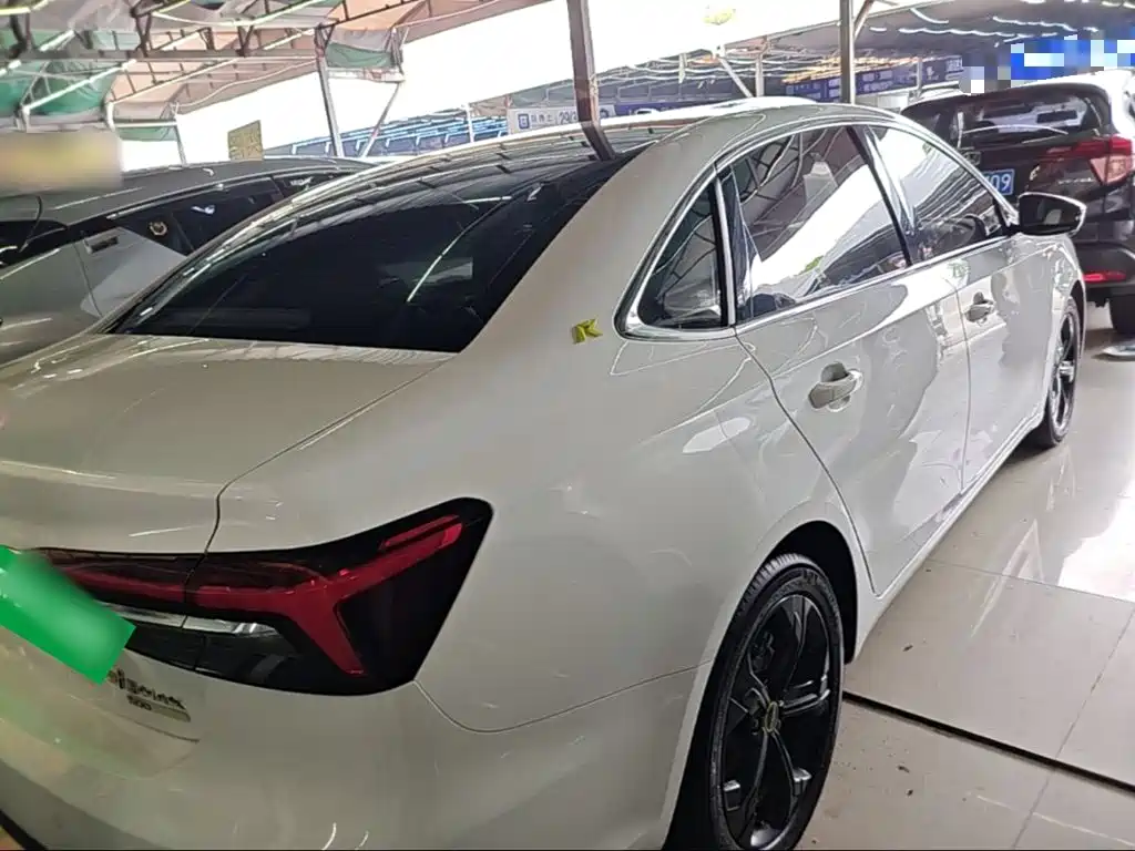 Roewe i6 MAX New Energy — миниатюра 7
