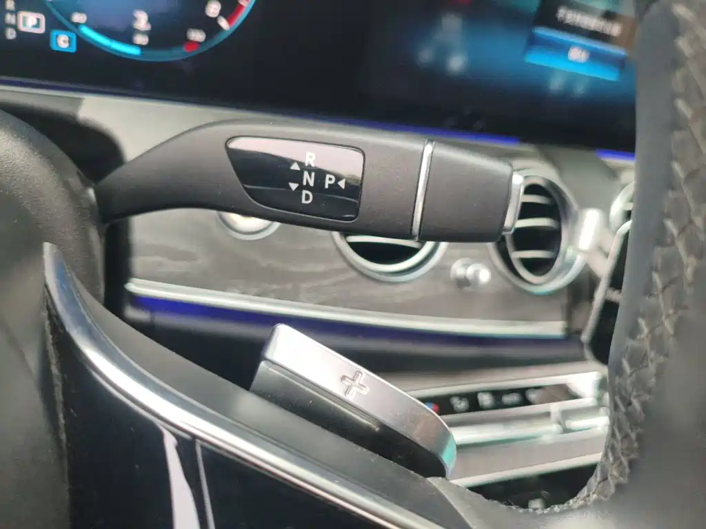 Mercedes-Benz E-Class — миниатюра 7
