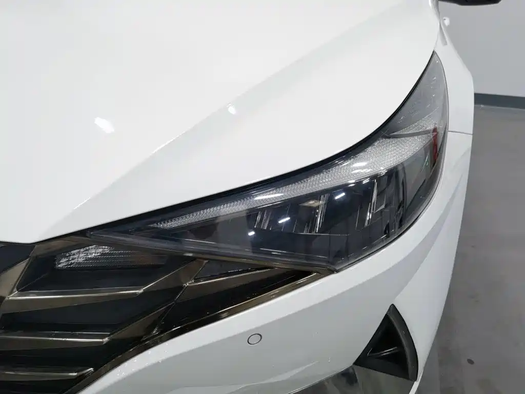 Hyundai Elantra — миниатюра 7