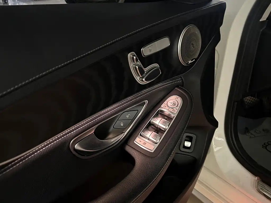 Mercedes-Benz C-Class — миниатюра 4