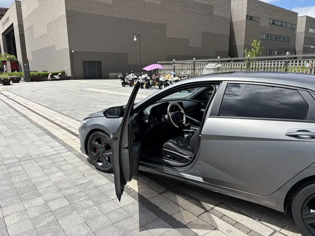 Hyundai Elantra — миниатюра 12