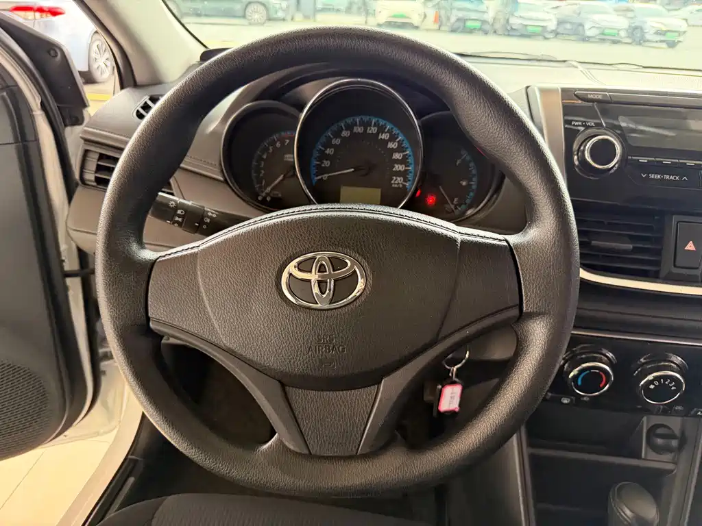 Toyota Yaris L — миниатюра 24