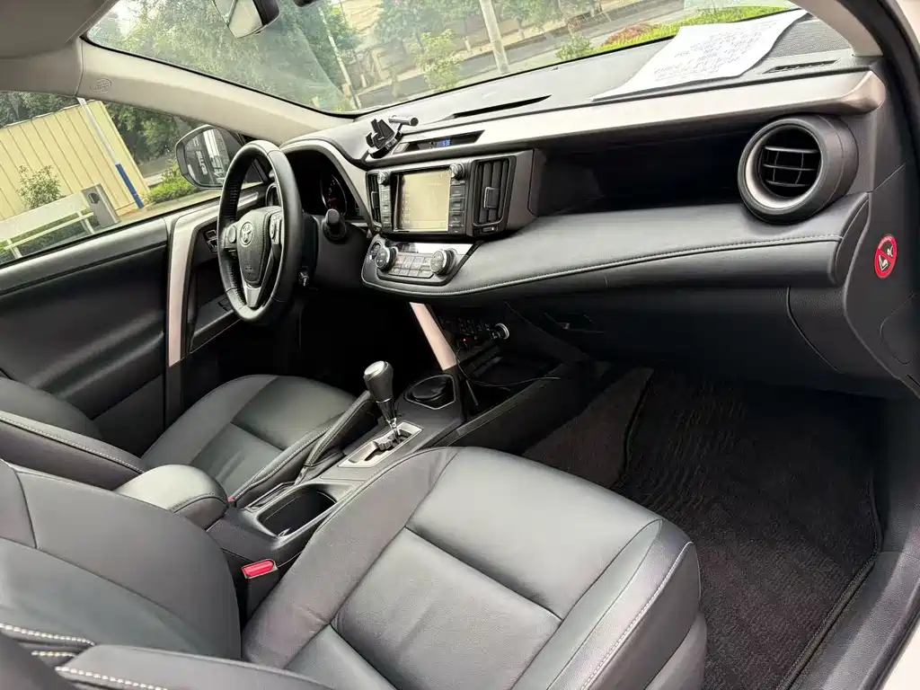 Toyota RAV4 — миниатюра 6