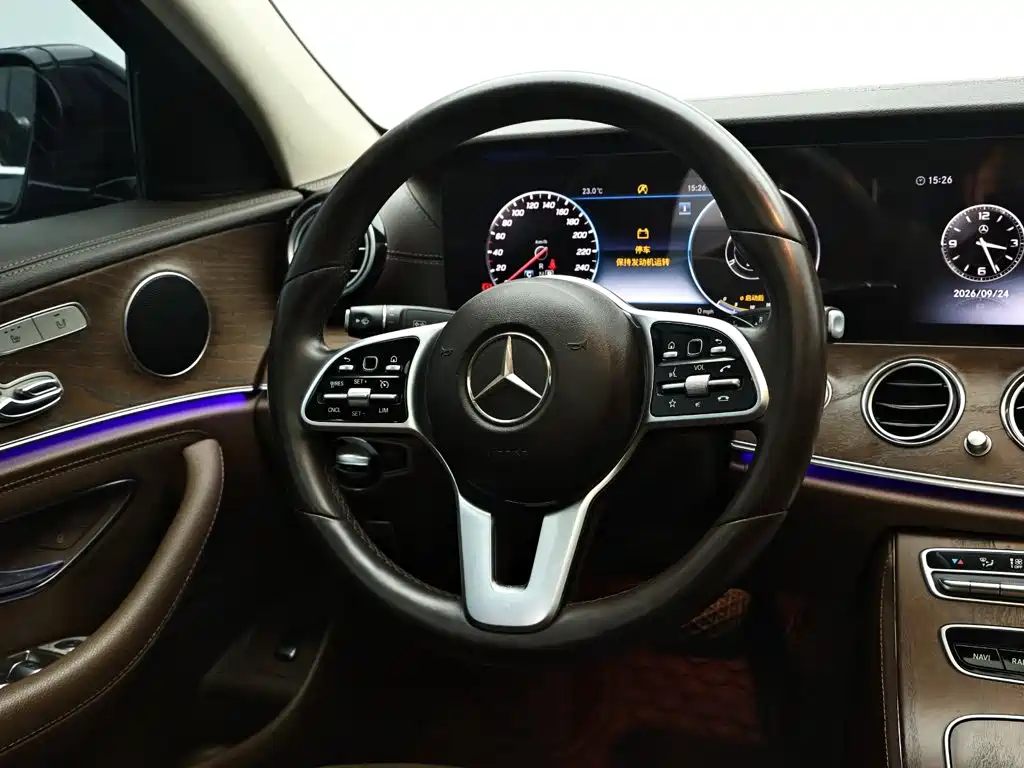 Mercedes-Benz E-Class — миниатюра 16