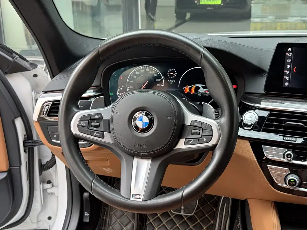 BMW 5 Series — миниатюра 14