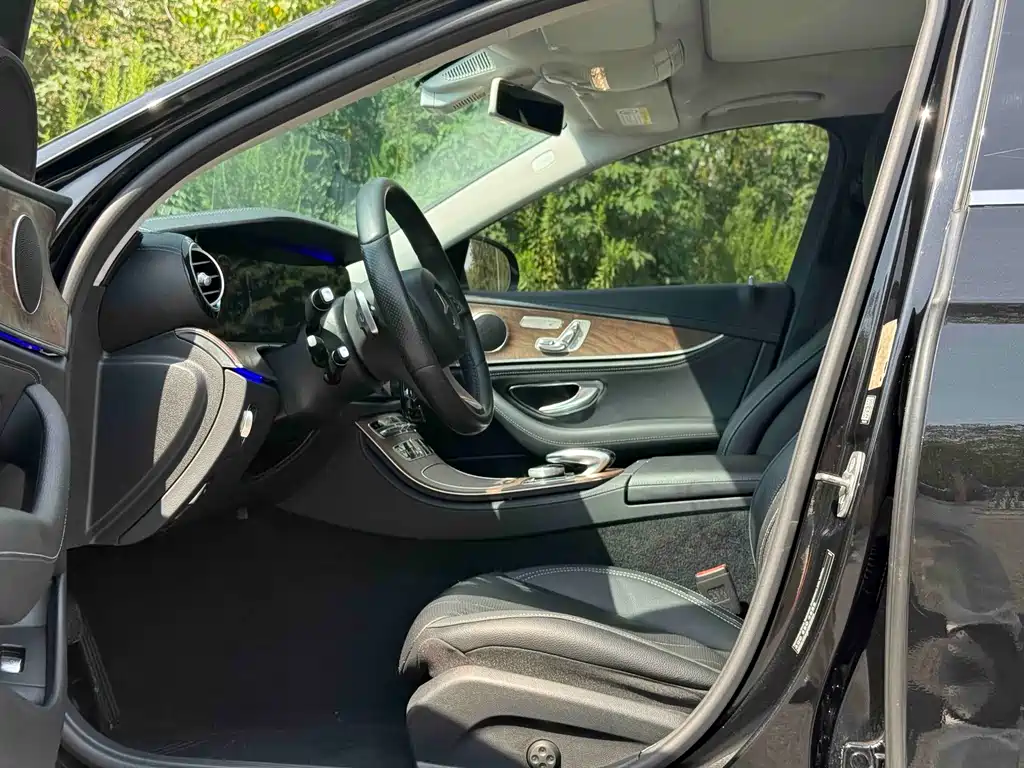 Mercedes-Benz E-Class — миниатюра 4