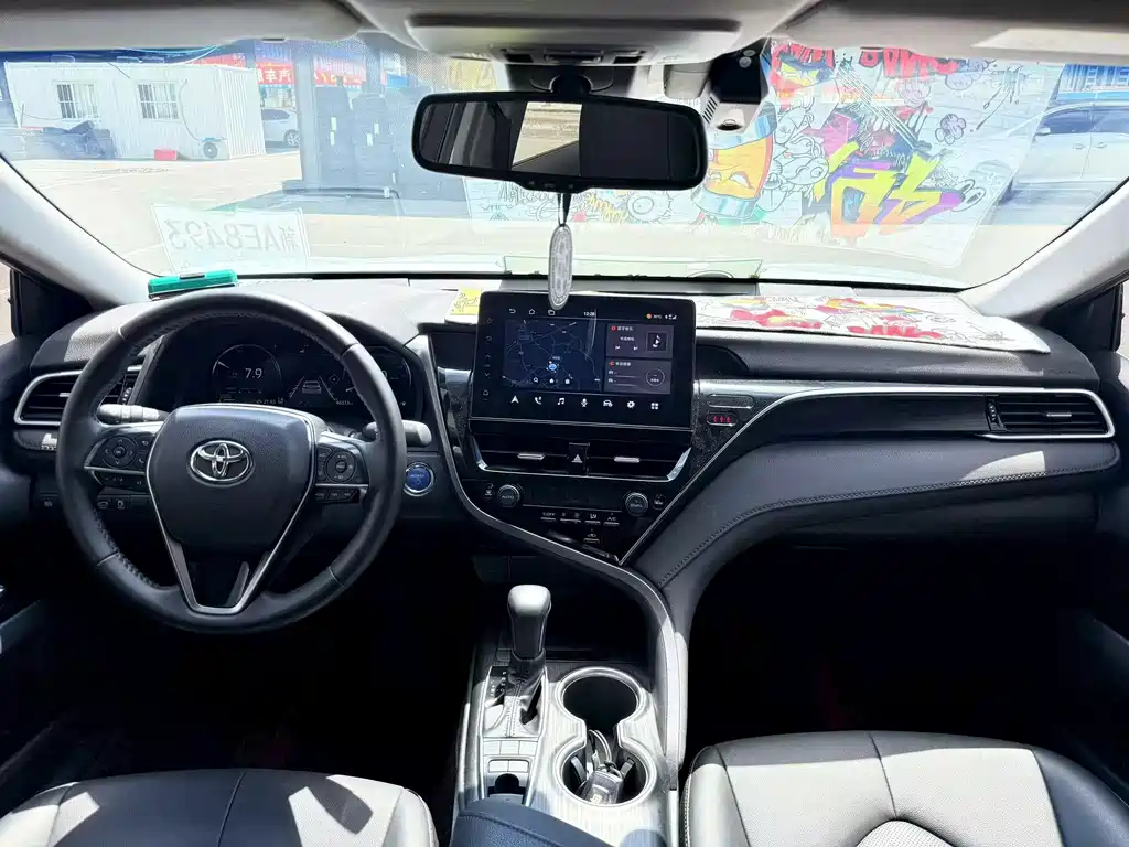 Toyota Camry — миниатюра 5