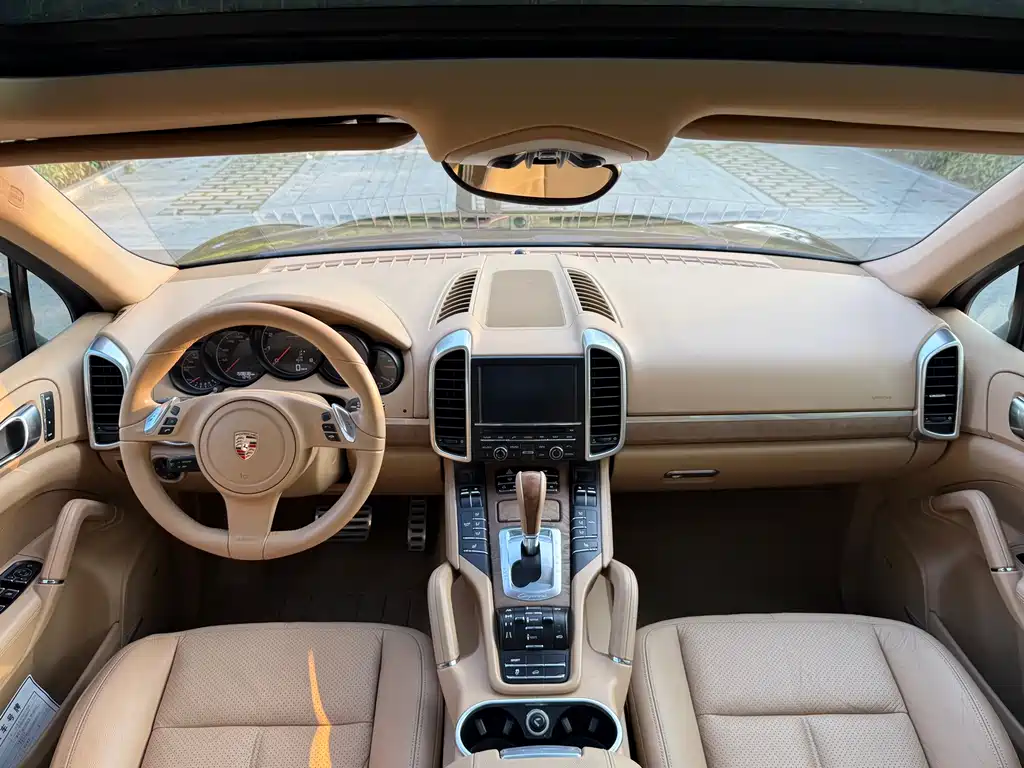 Porsche Cayenne — миниатюра 11