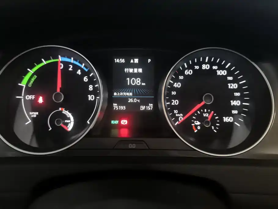 Volkswagen Golf EV — миниатюра 14
