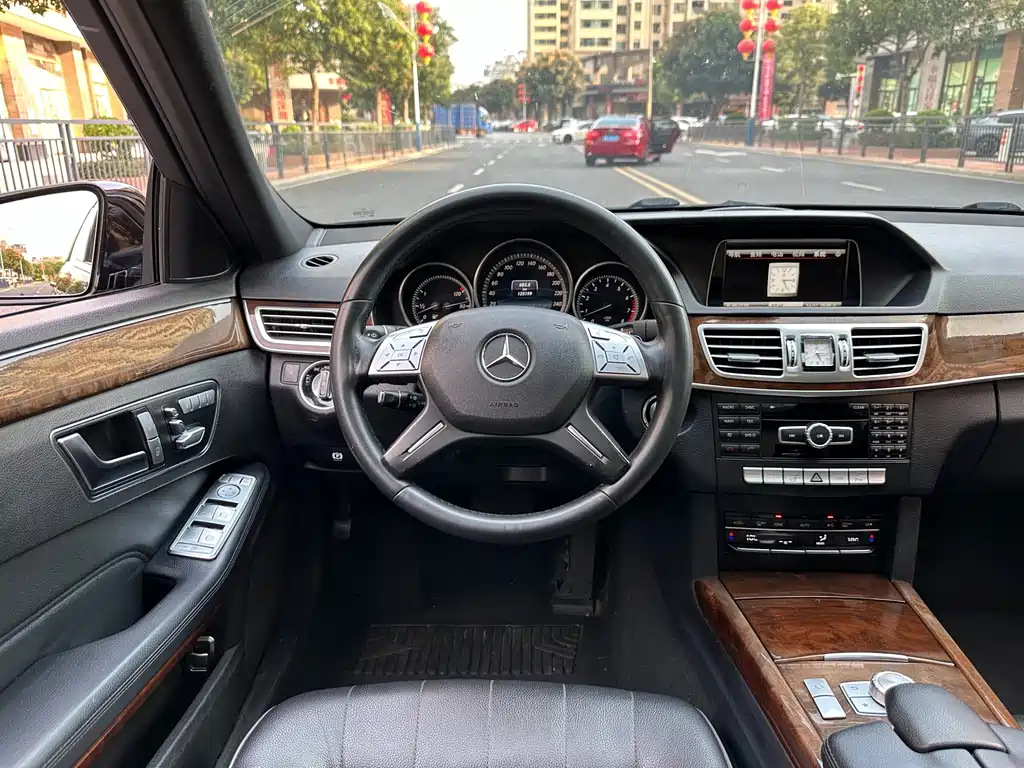 Mercedes-Benz E-Class — миниатюра 18
