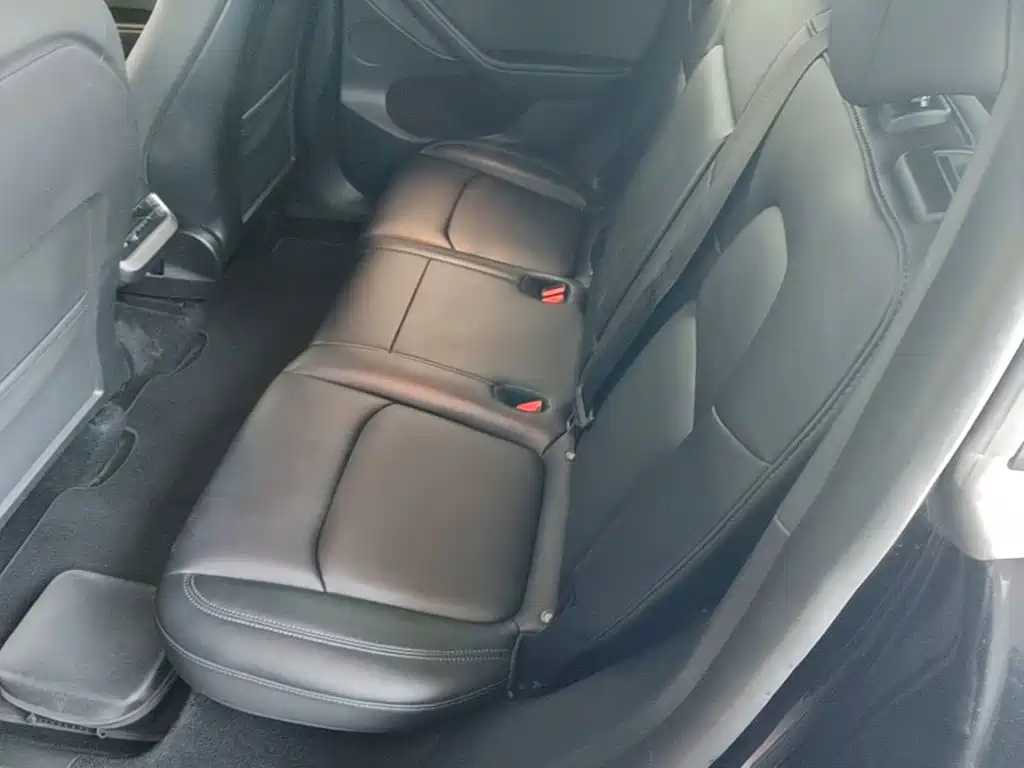 Tesla Model Y — миниатюра 17