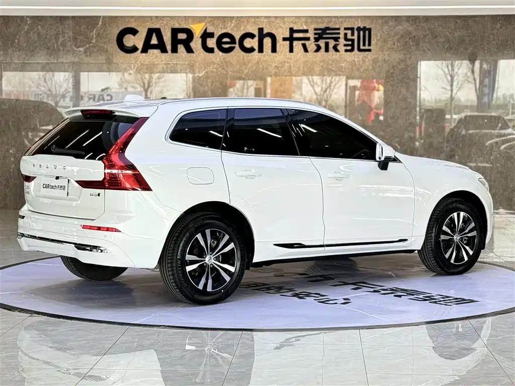 Volvo XC60 2024 B5 Luxury