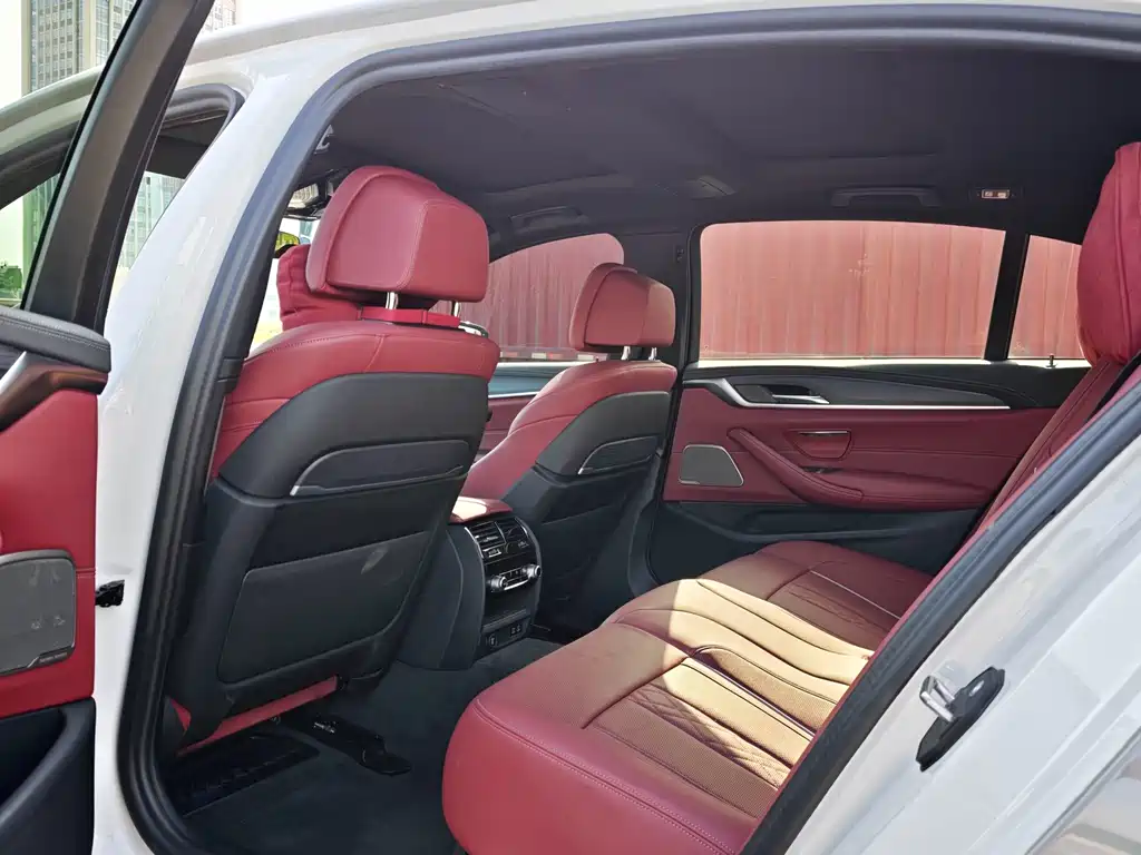 BMW 5 Series — миниатюра 9