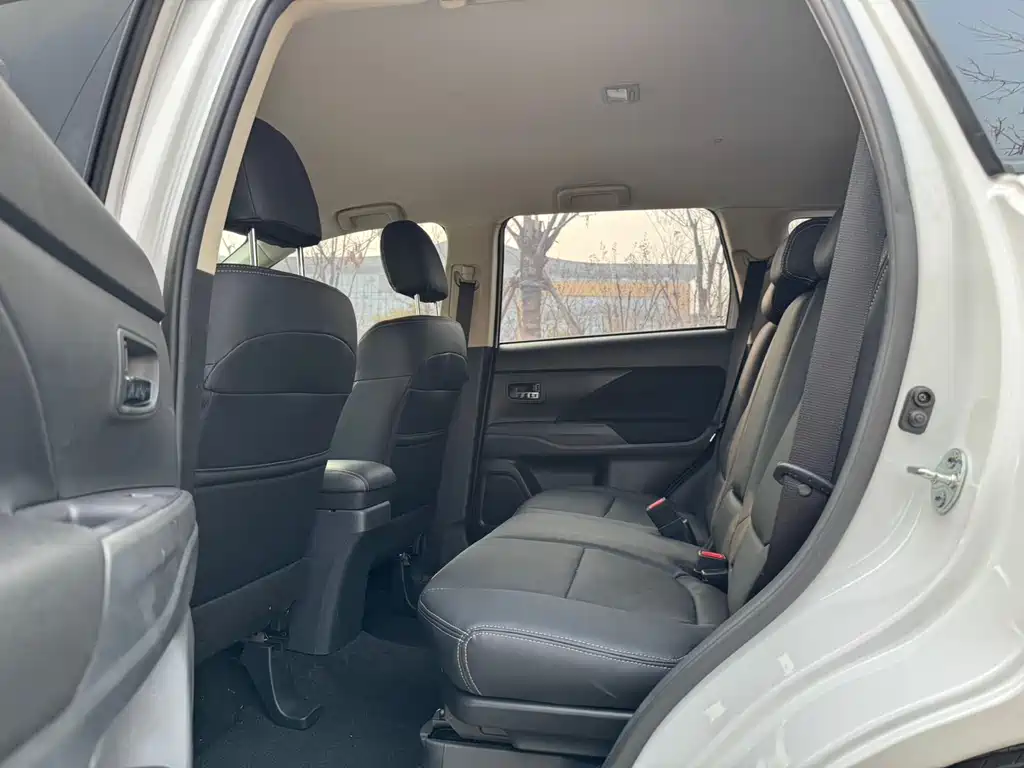 MITSUBISHI OUTLANDER