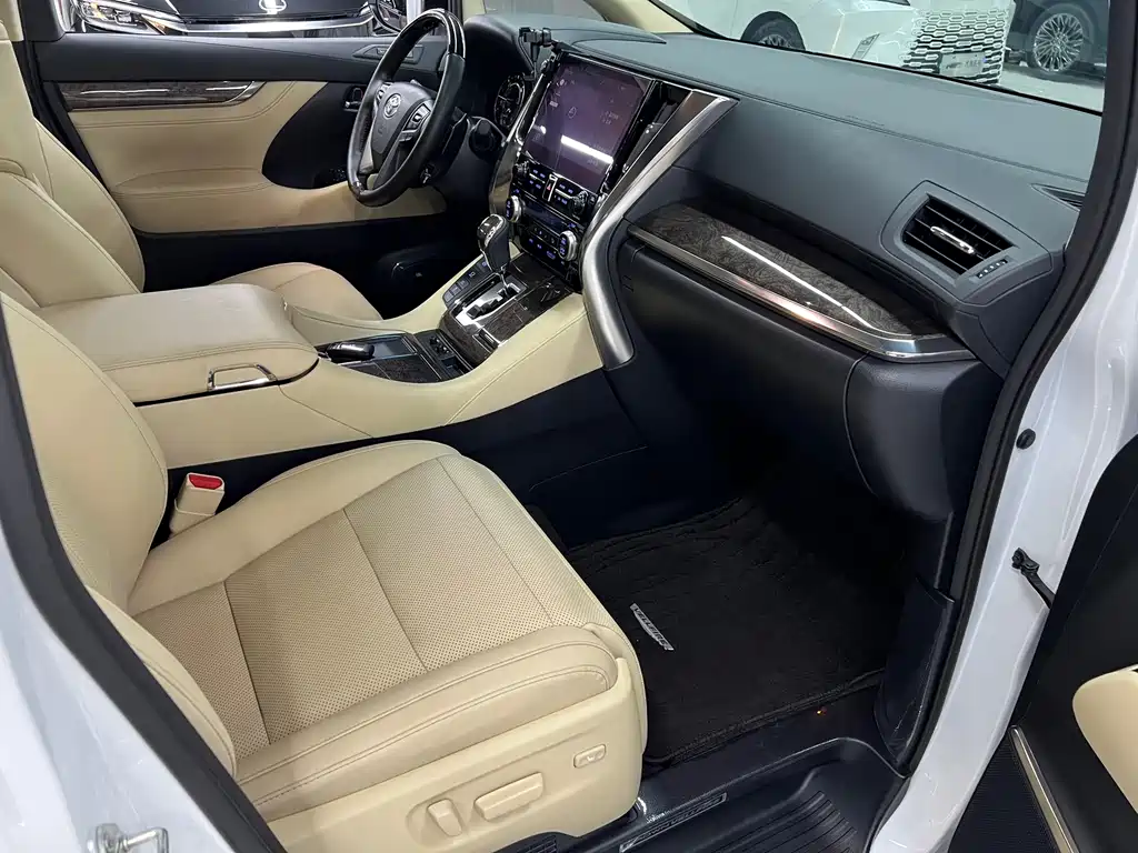 Toyota Vellfire — миниатюра 18