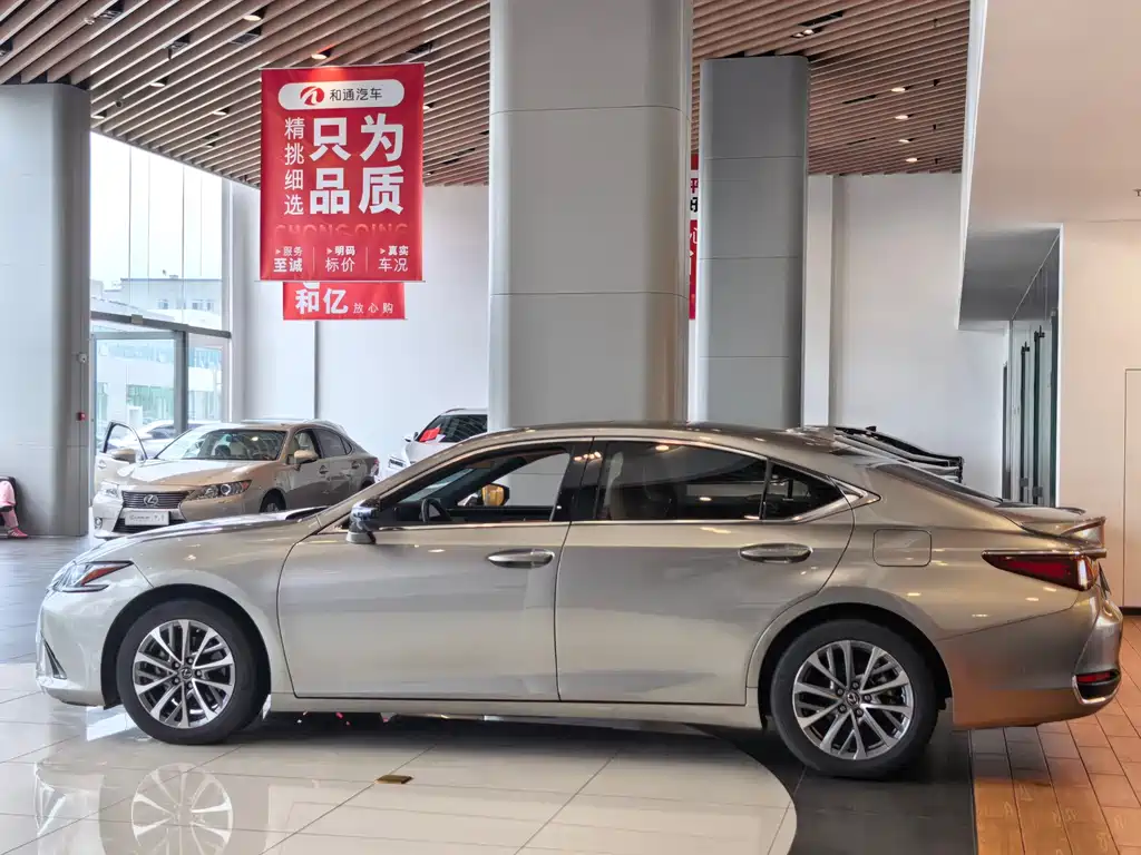 Lexus ES — миниатюра 5