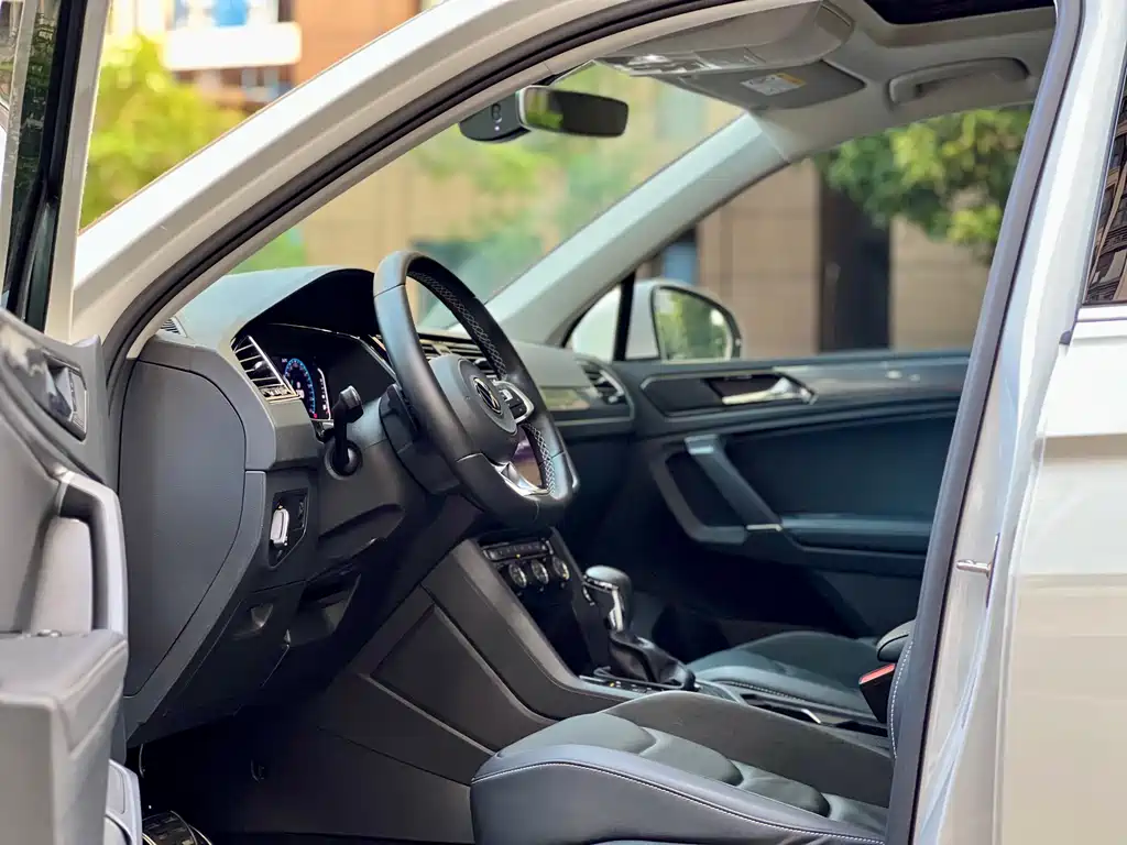 Volkswagen Tiguan L L 2021 330TSI AT R-Line