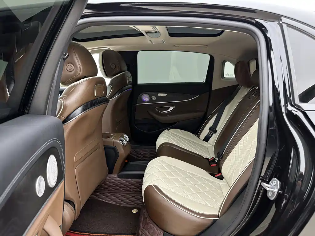 Mercedes-Benz E-Class — миниатюра 9