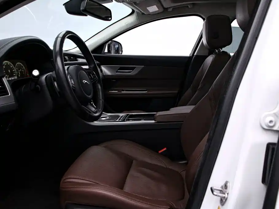 Jaguar XFL — миниатюра 12